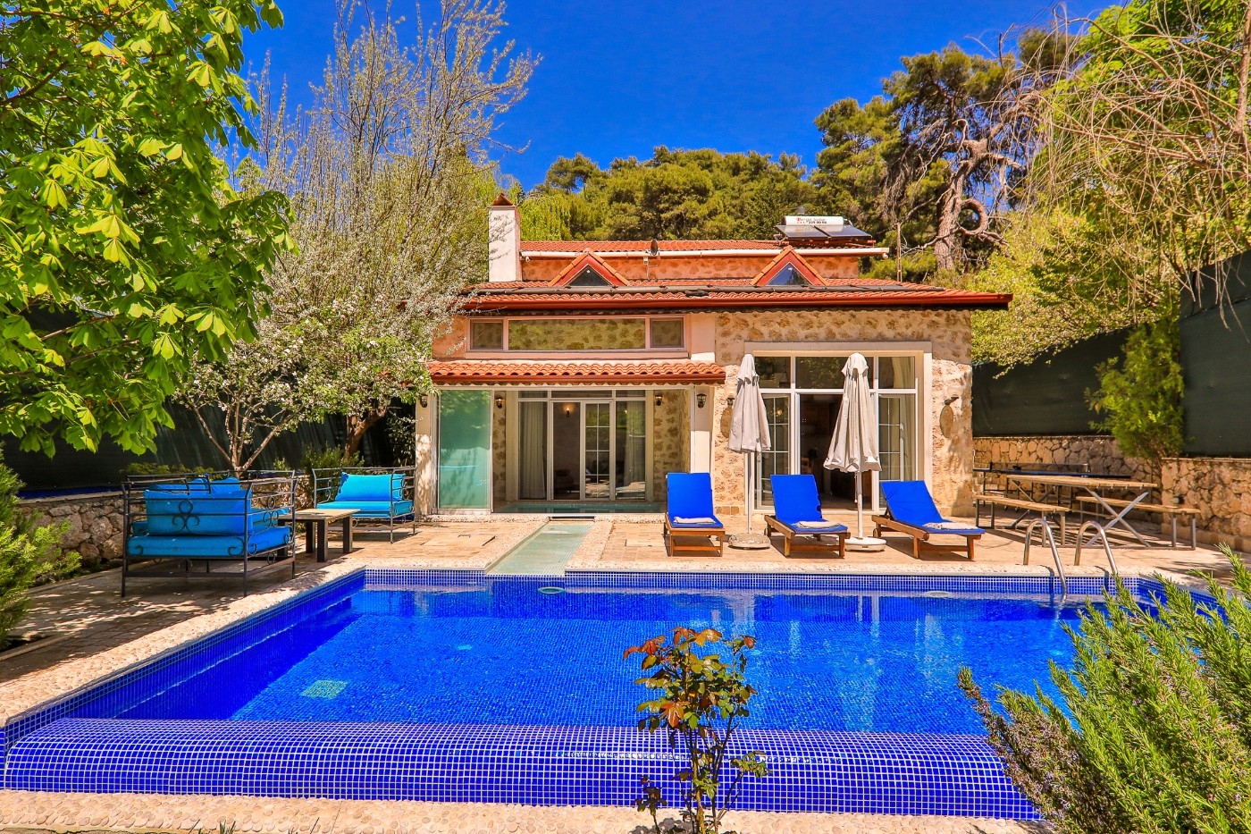 Kaş Sarıbelen'de Isıtmalı Kapalı Havuzlu, Jakuzili, Lüks Villa