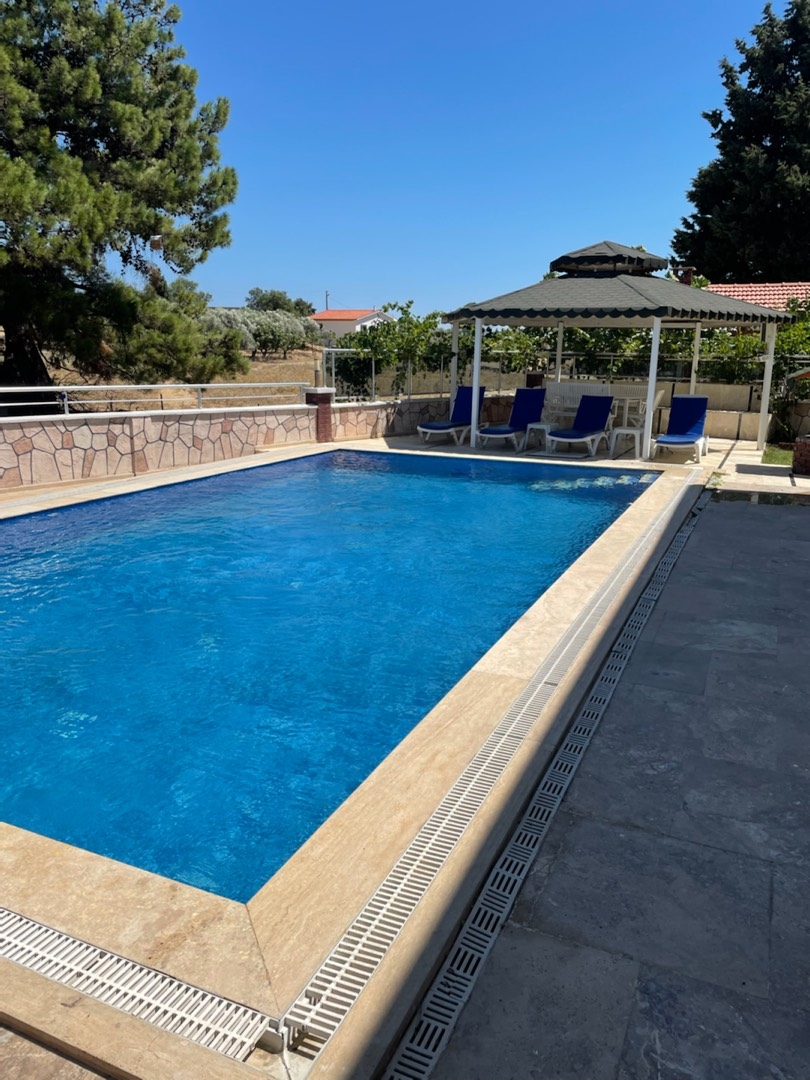 İzmir Seferihisar'da Sakin Konumda, Özel Havuzlu, Konforlu Villa