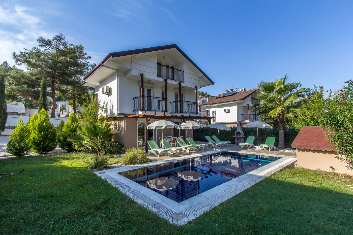 Fethiye Ölüdeniz'de Plaja Yakın, Özel Havuzlu, Konforlu, Modern Villa