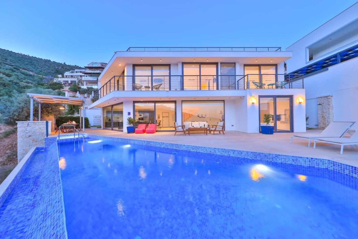 Kalkan'da Deniz Manzaralı, Yetişkin ve Çocuk Havuzlu, Merkezi Villa-15341