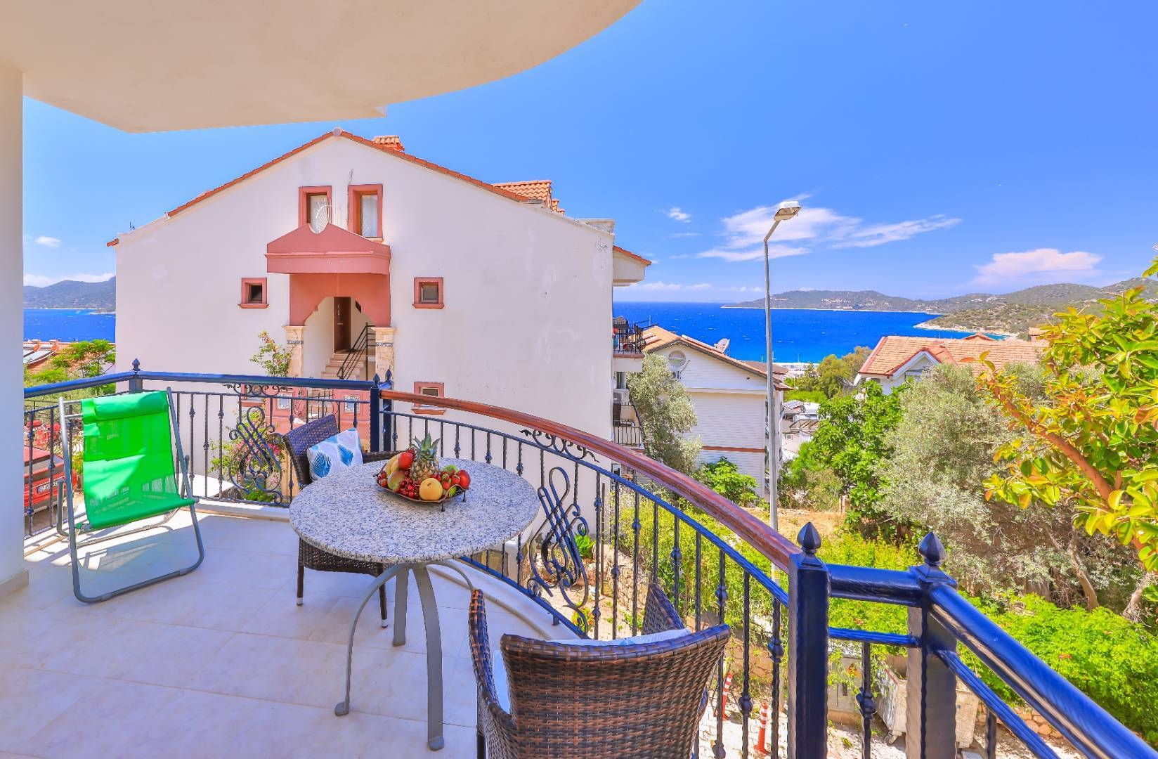 Kaş Andifli'de Enfes Deniz Manzaralı, Merkezi Konumda, Şık Tatil Evi