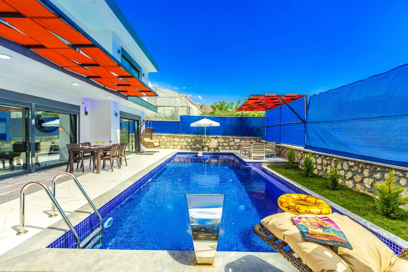 Kaş Çayköy'de Nezih Konumda, Yetişkin ve Çocuk Havuzlu, Şık Villa-27394