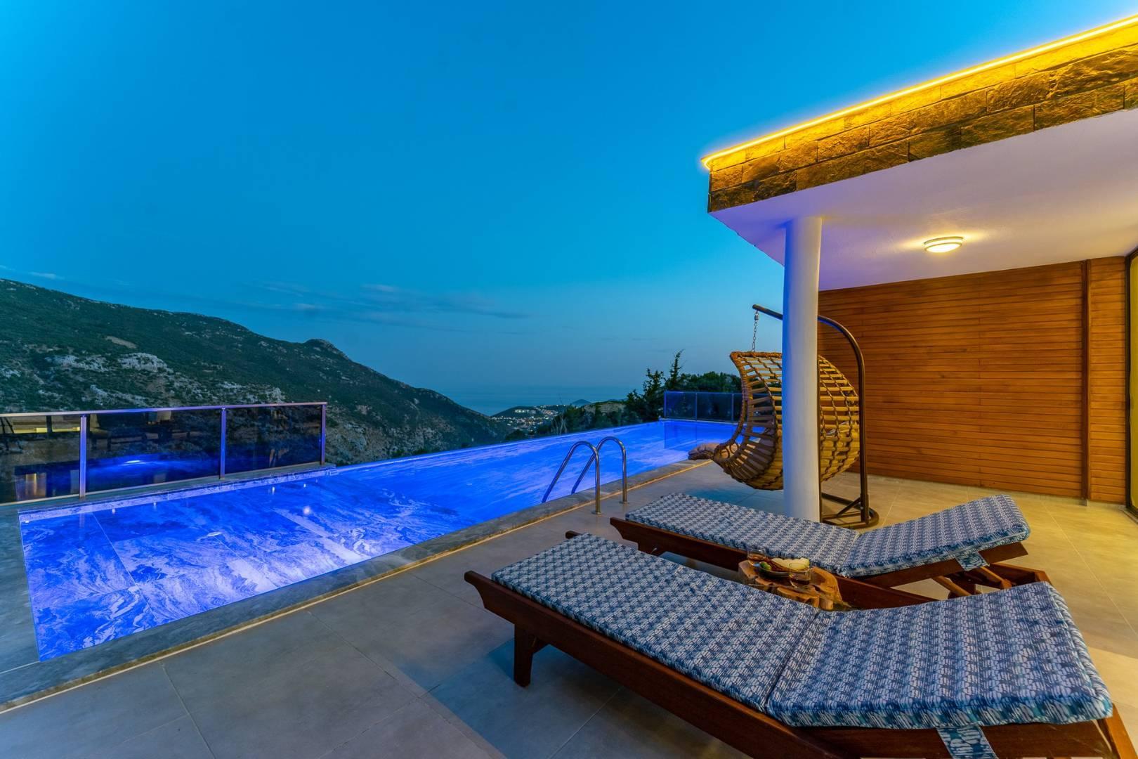 Kaş İslamlar'da Deniz Manzaralı, Sonsuzluk Havuzlu, Kiralık Villa-29731