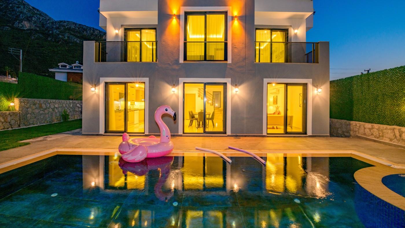 Ölüdeniz Hisarönü'nde Geniş Bahçeli, Özel Havuzlu, 4+1 Kiralık Villa-22247