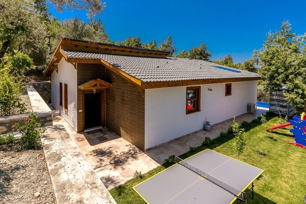 Kaş İslamlar'da Sakin Konumda, Korunaklı, Jakuzili, Şık Villa
