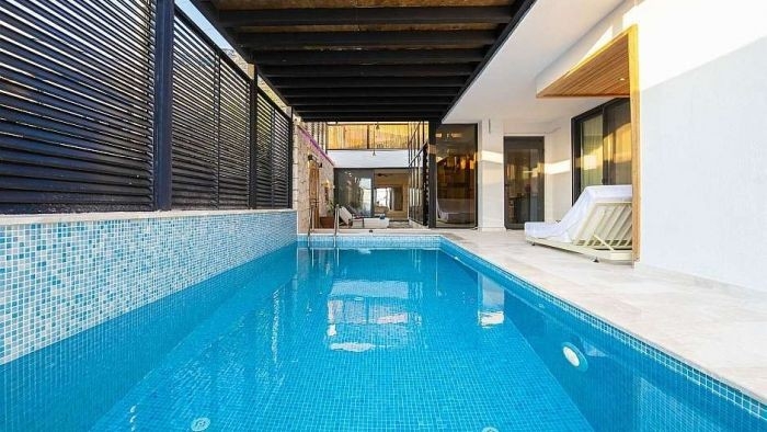 Kaş Bezirgan'da Muhteşem Manzaralı, Sonsuzluk Havuzlu, Lüks Villa