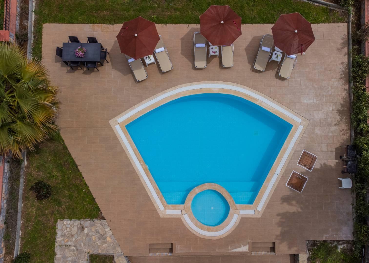 Fethiye Ölüdeniz'de Özel Havuzlu, 10 Kişilik, Lüks Tripleks Villa-13678