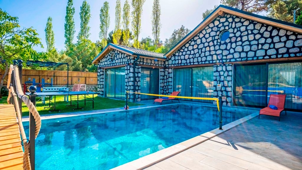 Kaş İslamlar'da Özenle Dekore Edilmiş, Özel Havuzlu, Bahçeli Villa