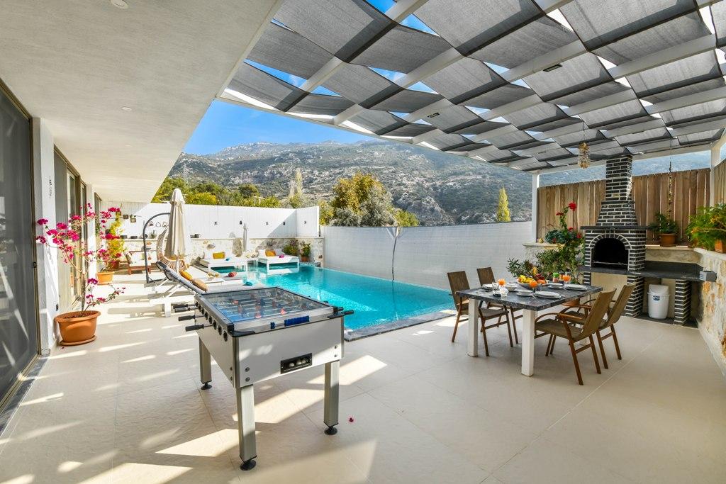 Kaş İslamlar'da Modern Tasarımlı, Özel Havuzlu, Jakuzili Villa-17928