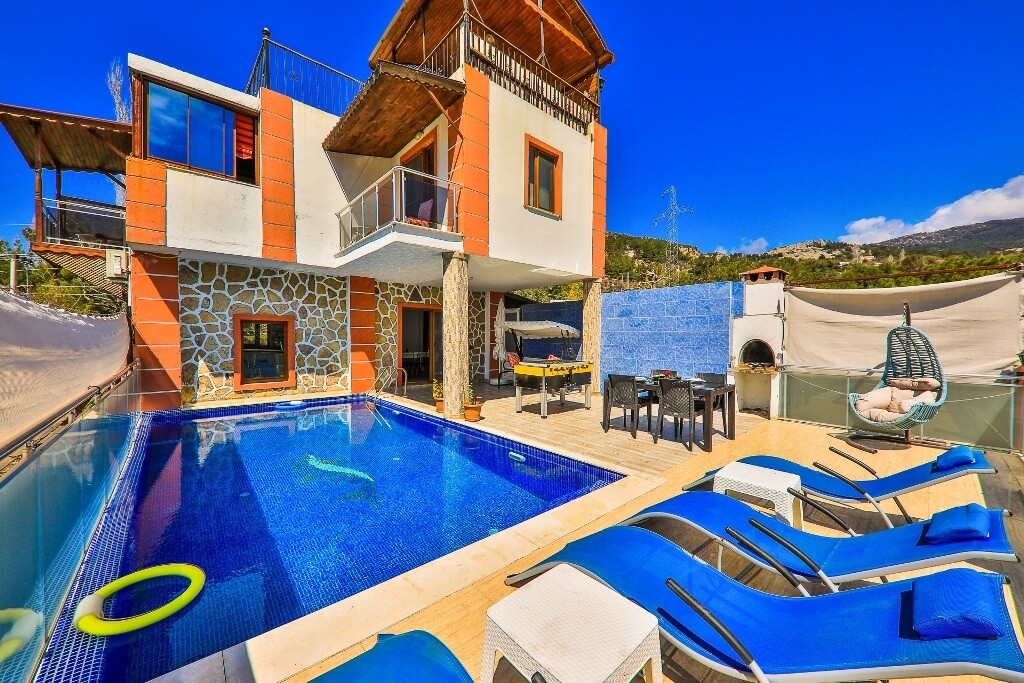 Kaş İslamlar'da Korunaklı, Özel Havuzlu, Jakuzili, 4 Kişilik Villa