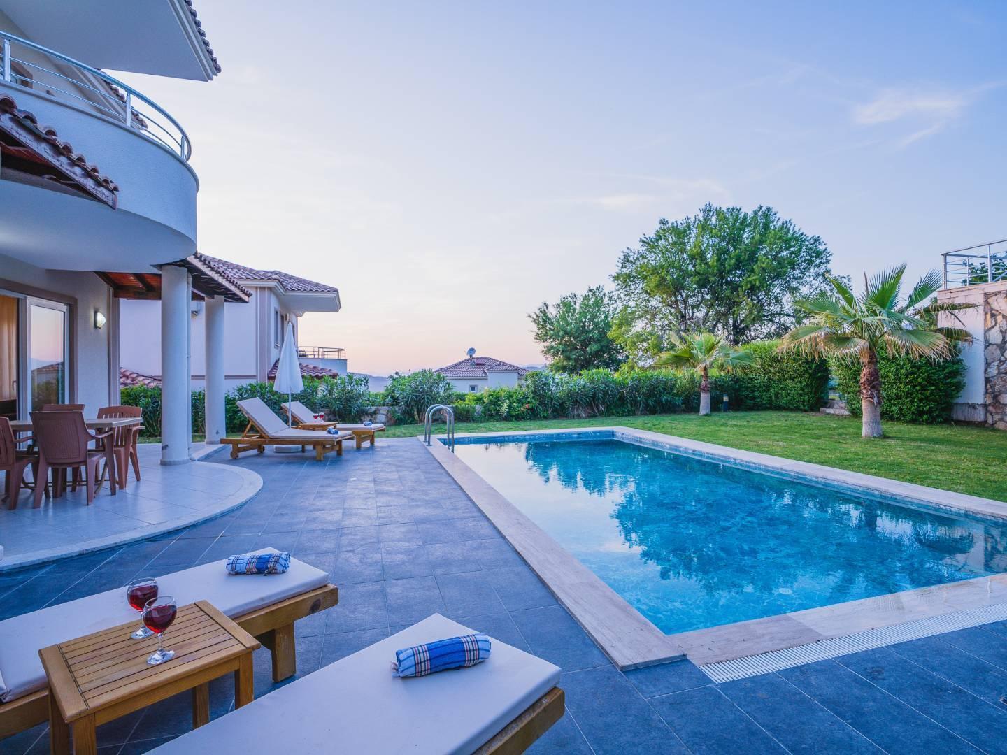 Fethiye Ovacık'ta Merkezi Konumda, Özel Havuzlu, Bahçeli Lüks Villa-31214