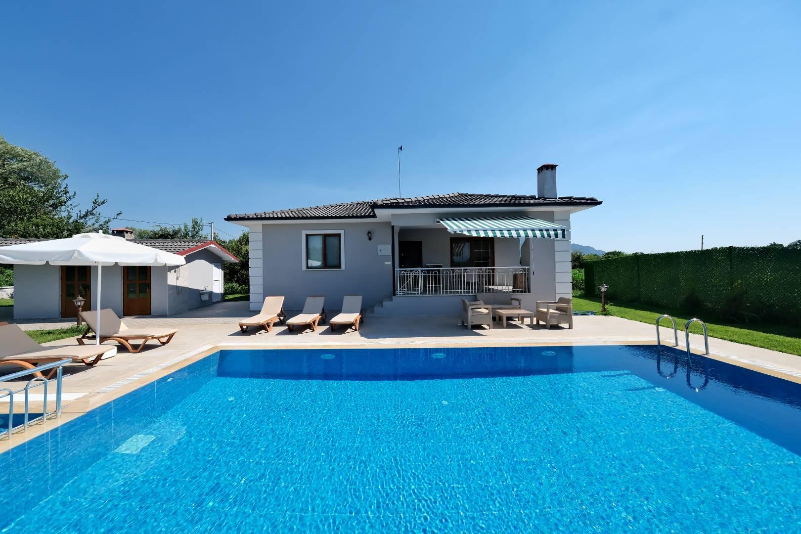 Muğla Ortaca'da Nezih Konumda, Özel Havuzlu, Modern Villa-25137