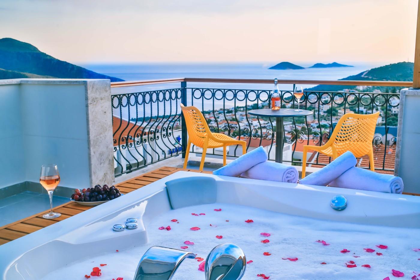 Kaş Kalkan'da Enfes Deniz Manzaralı, Özel Havuzlu, Kiralık Villa-19285