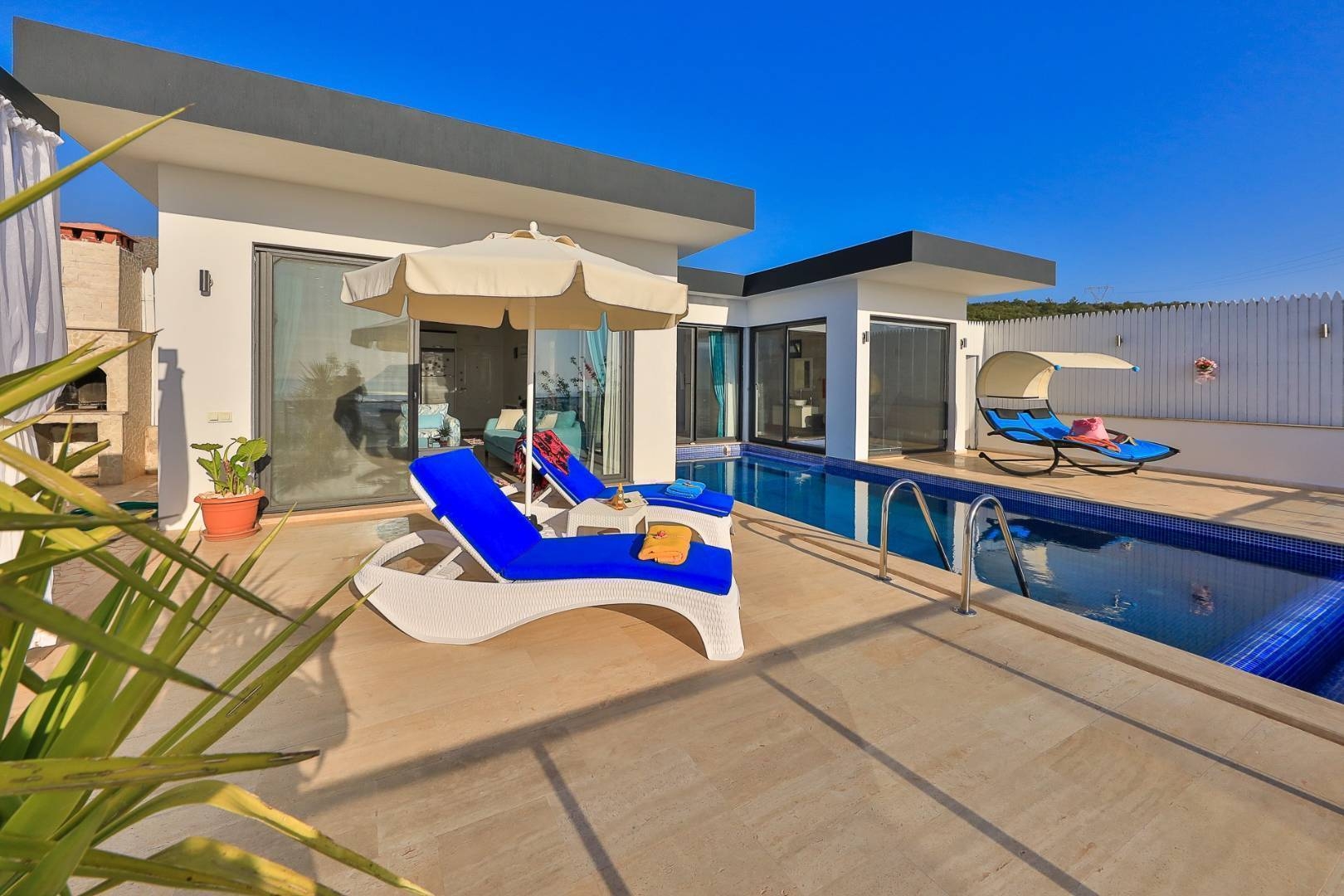 Kaş Üzümlü'de Doğa İçerisinde, Özel Havuzlu, Jakuzili, Balayı Villası