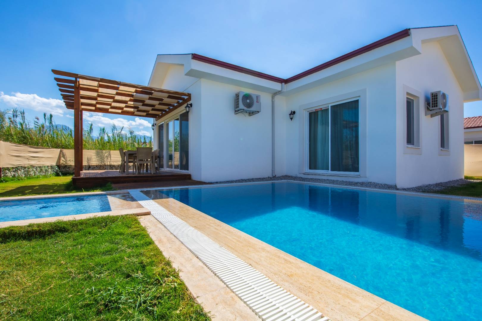 Fethiye Karagedik'te Özel Havuzlu ve Bahçeli, 4 Kişilik, Kiralık Villa