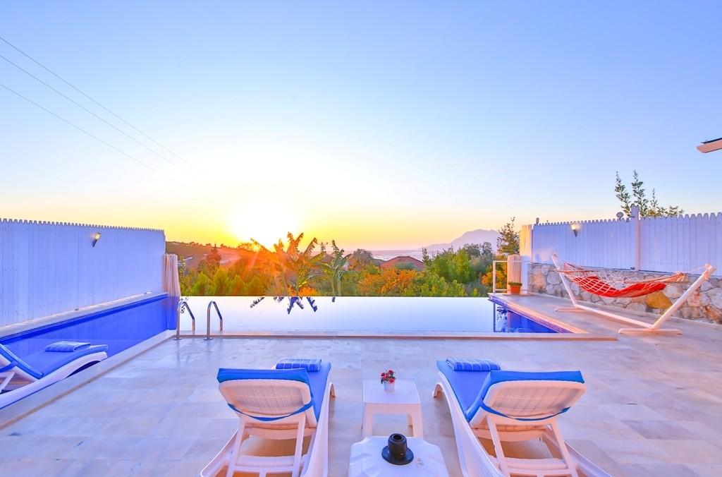 Kalkan Üzümlü'de Doğa ve Deniz Manzaralı, Özel Havuzlu, Bahçeli Villa-13013