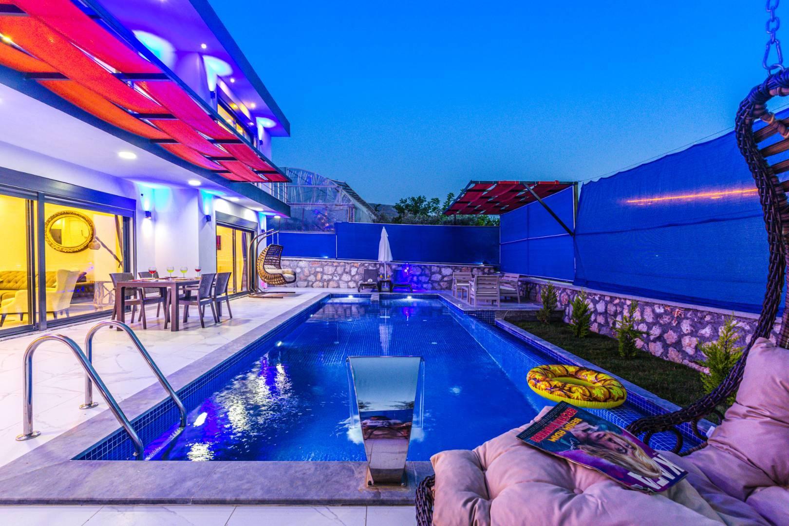 Kaş Çayköy'de Nezih Konumda, Yetişkin ve Çocuk Havuzlu, Şık Villa-27394