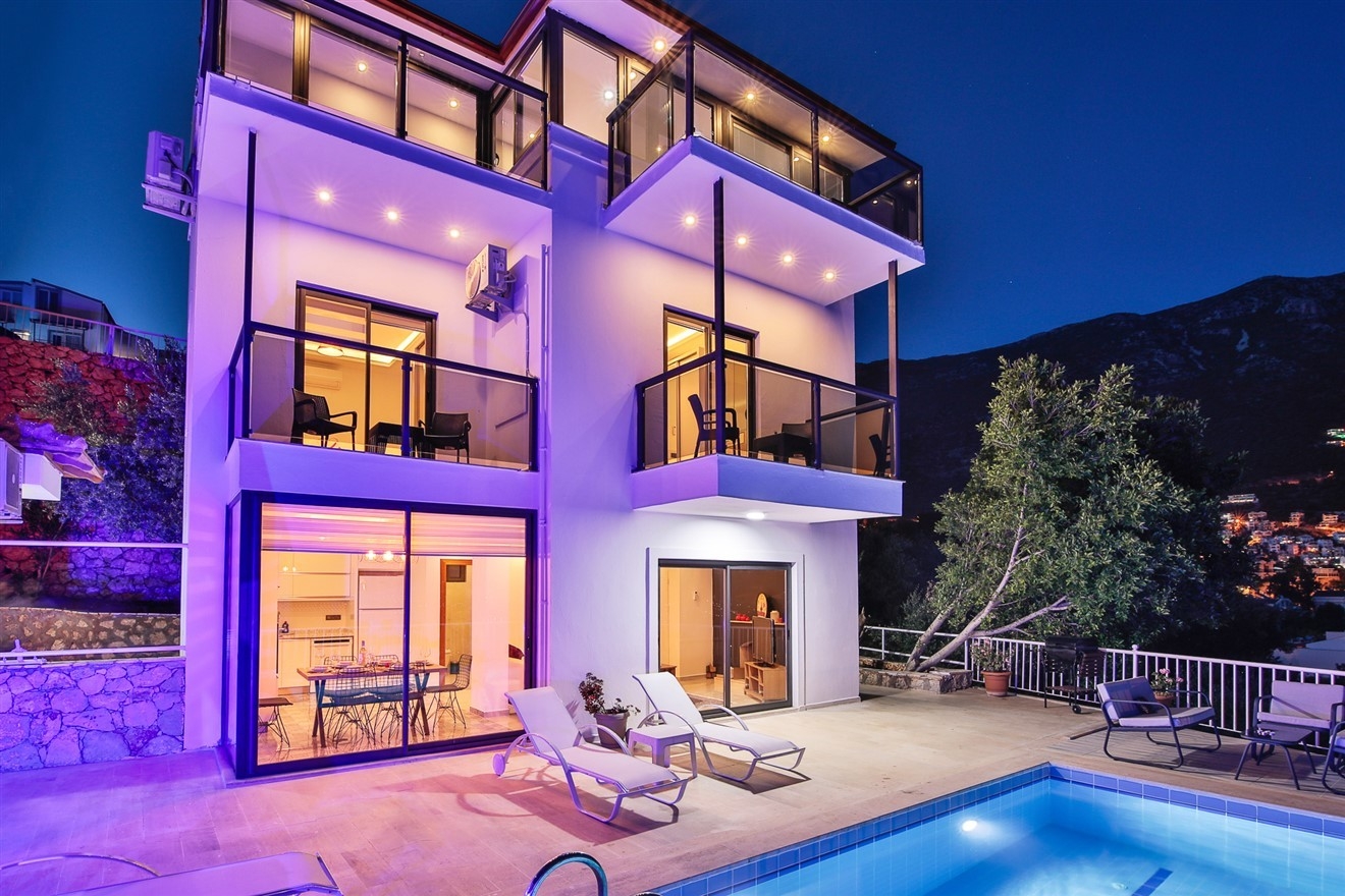 Kaş Kalkan'da Deniz Manzaralı, Özel Havuzlu, Merkezi Villa