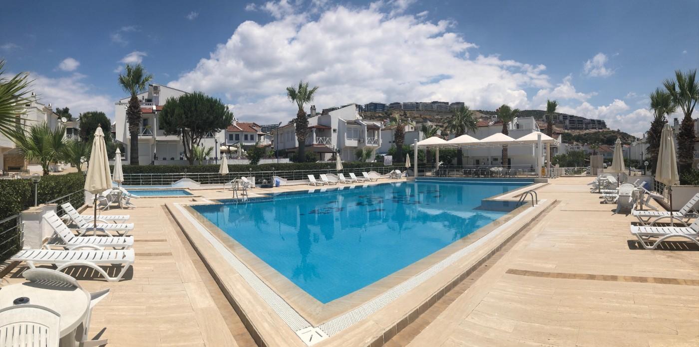 Kuşadası Kadınlar Denizi'nde Site İçinde, Ortak Havuzlu, Şık Villa-20048