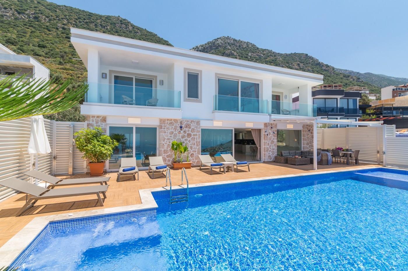 Kalkan Kördere'de Görülmeye Değer Manzaralı, Özel Havuzlu, Şık Villa-17089