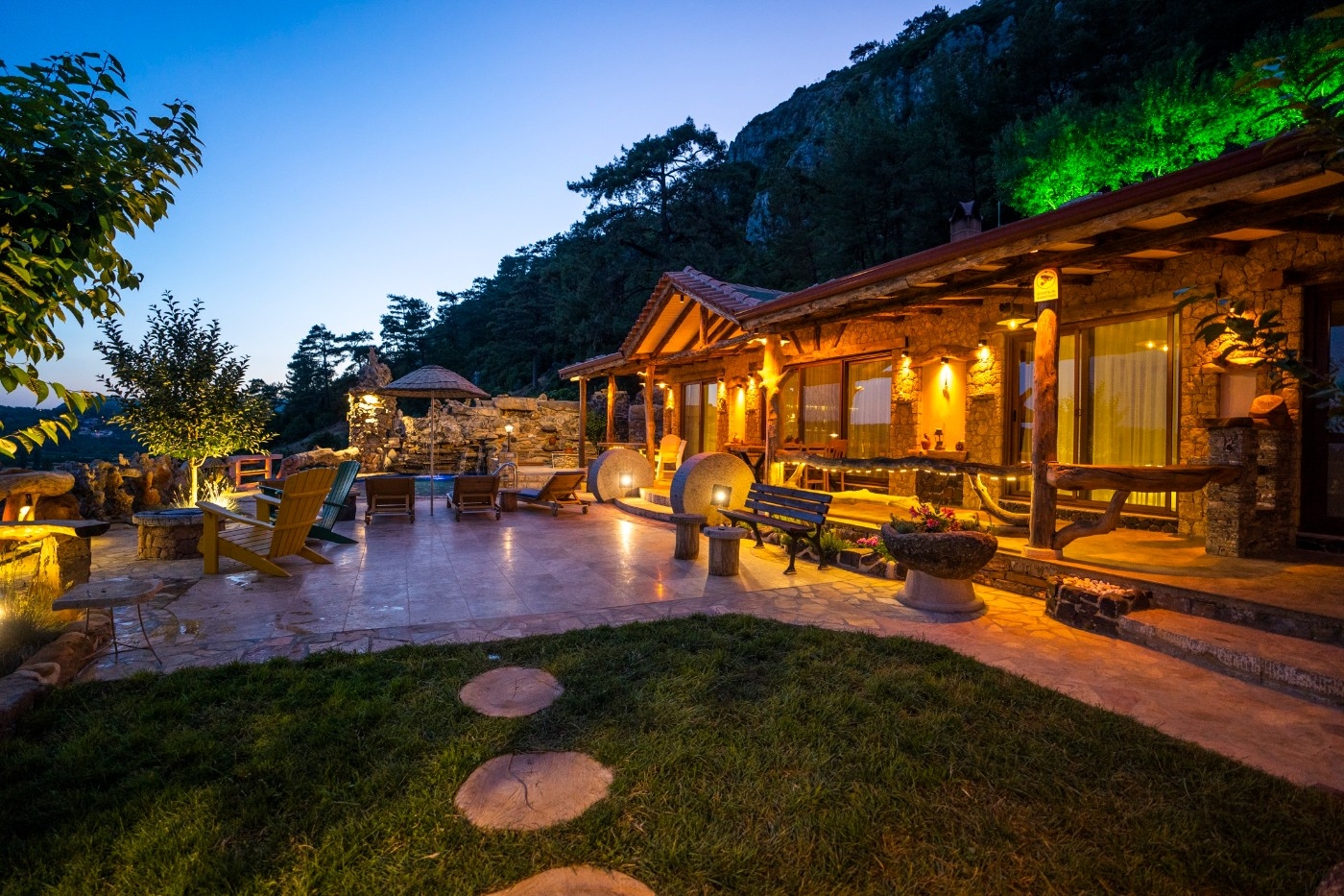 Muğla Menteşe'de Muhteşem Tasarıma Sahip, Özel Havuzlu, Şık Villa
