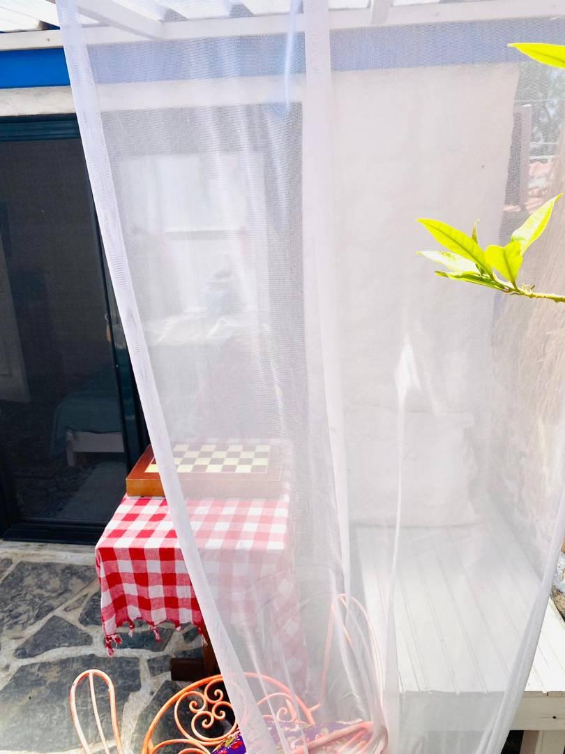 İzmir Çeşme'de Merkeze ve Denize Yakın Mesafede, Taş Mimarili Ev-29550