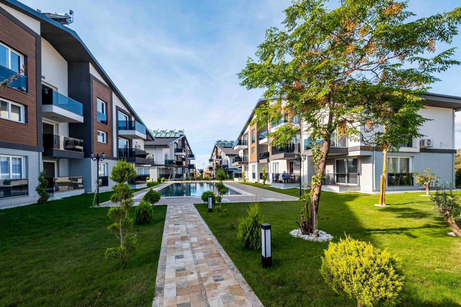 Fethiye'de Çalış Plajına Yakın, Ortak Havuzlu Site İçinde Dubleks Ev