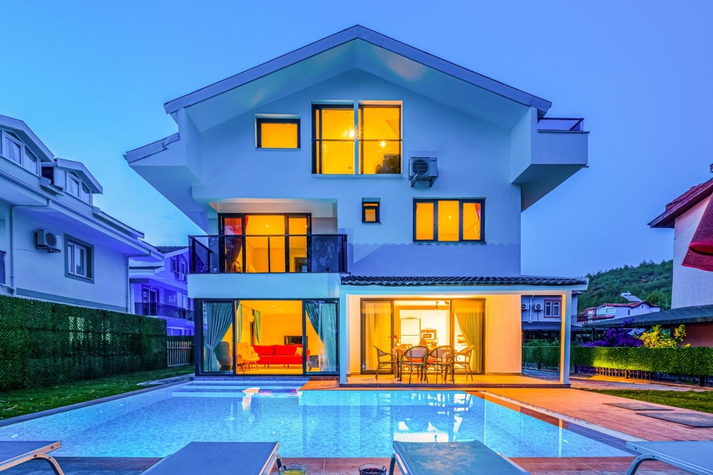 Fethiye Çiftlik'de Geniş Bahçeli, Özel Havuzlu, 4+1 Lüks Villa-21808