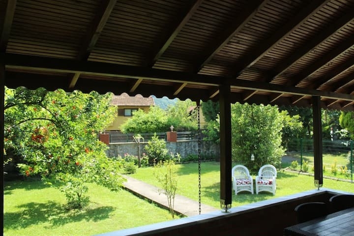 Sakarya Sapanca'da Eşsiz Bahçeye Sahip, Konforlu Ahşap Yazlık