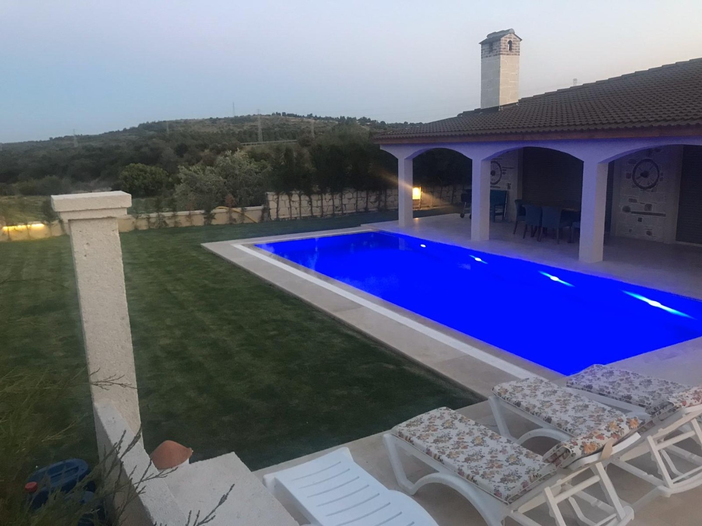 İzmir Çeşme'de Muhteşem Doğada, Özel Havuzlu, Geniş Bahçeli Villa