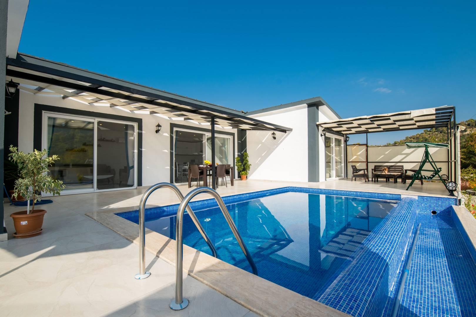 Kaş Sarıbelen'de Doğa İçerisinde, Özel Havuzlu, Şık Villa-29005