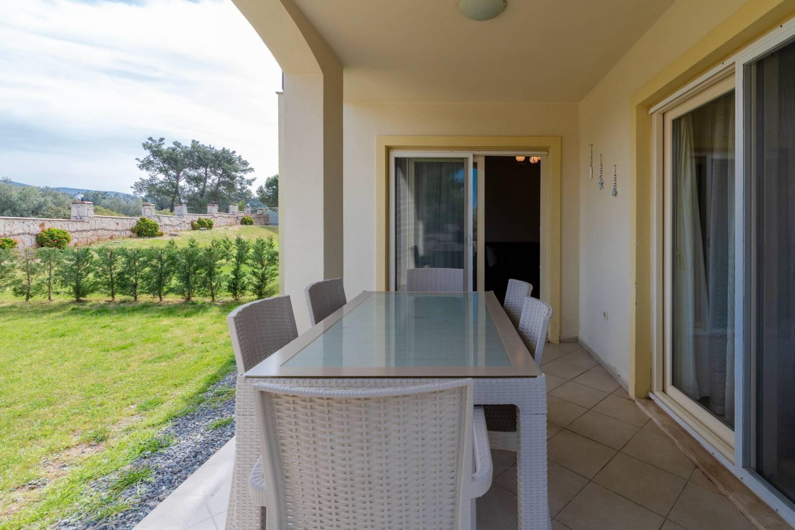 Didim Akbük'te Denize Sıfır, Tesis İçerisinde, Bahçeli 2+1 Daire-21774