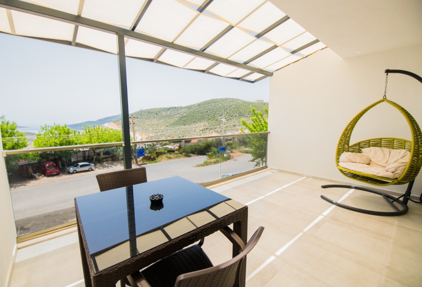 Kaş Bezirgan'da Merkezi Konumda, Deniz Manzaralı, Balayı Villası