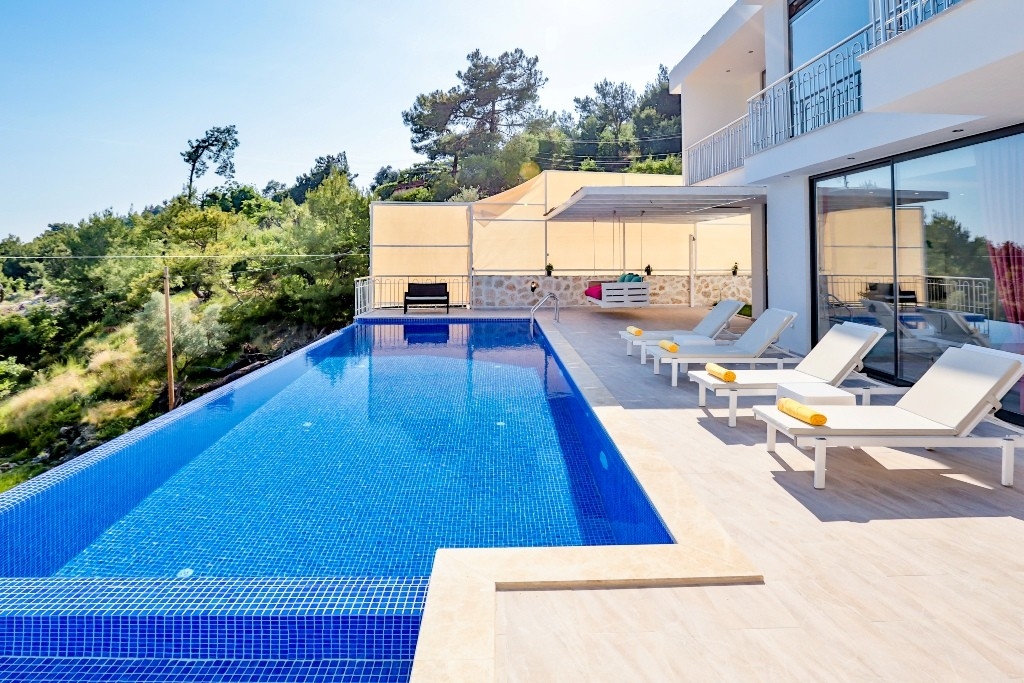 Kaş İslamlar'da Sakin Konumda, Özel Havuzlu, Jakuzili, Şık Villa