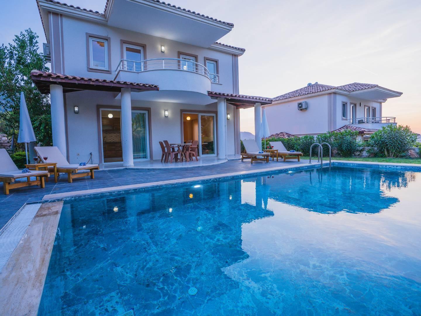 Fethiye Ovacık'ta Merkezi Konumda, Özel Havuzlu, Bahçeli Lüks Villa-31214