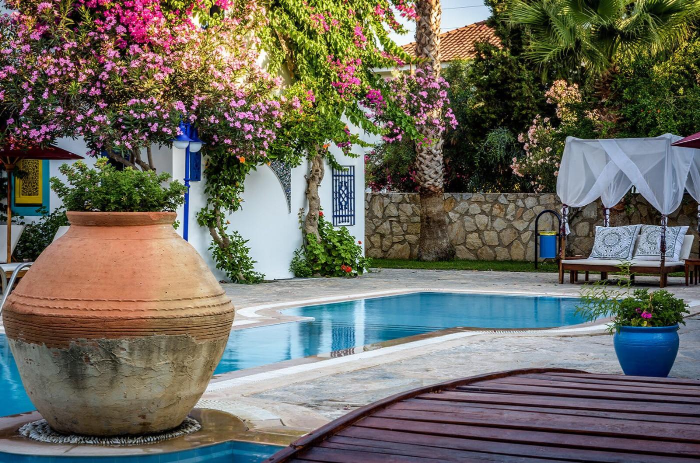 Muğla Datça'da Özgün Tasarımlı, Ortak Havuzlu, Aile Suiti-13930