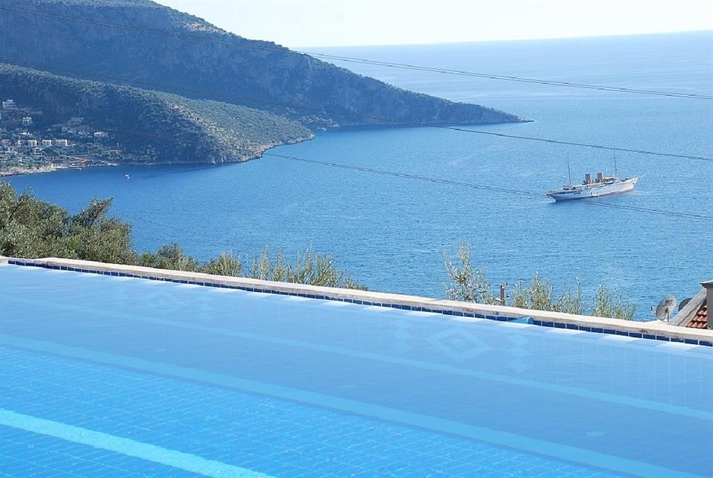 Kaş Kalkan'da Denize Yürüyüş Mesafesinde, Geniş Havuzlu Daire