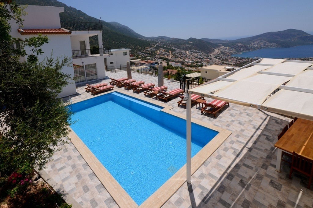 Kalkan'da Muhteşem Manzaralı, Özel Havuzlu, 12 Kişilik Konforlu Villa
