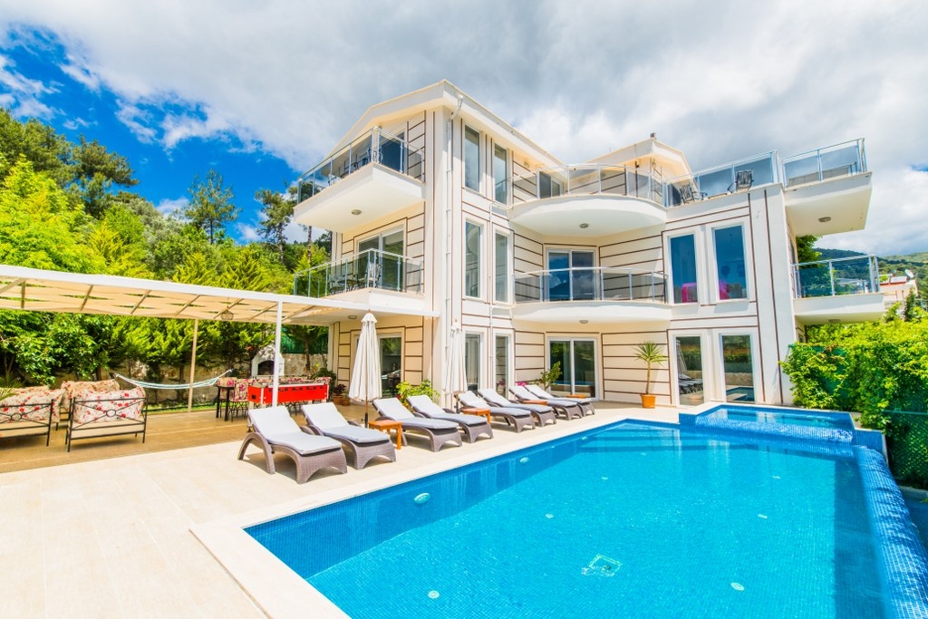 Kaş İslamlar'da Kalabalık Ailelere Uygun, Özel Havuzlu, Şık Villa