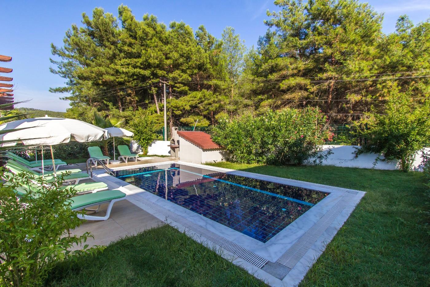 Fethiye Ölüdeniz'de Denize Yakın, Özel Havuzlu, Bahçeli Villa-19417