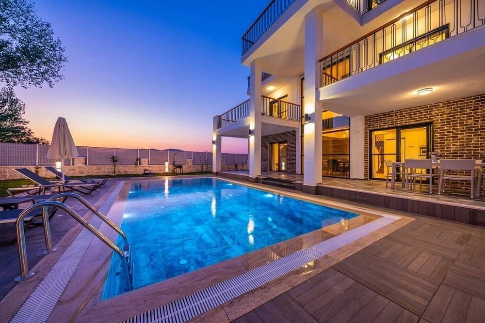 Fethiye Ölüdeniz'de Göz Alıcı Tasarımlı, Özel Havuzlu, Jakuzili Villa