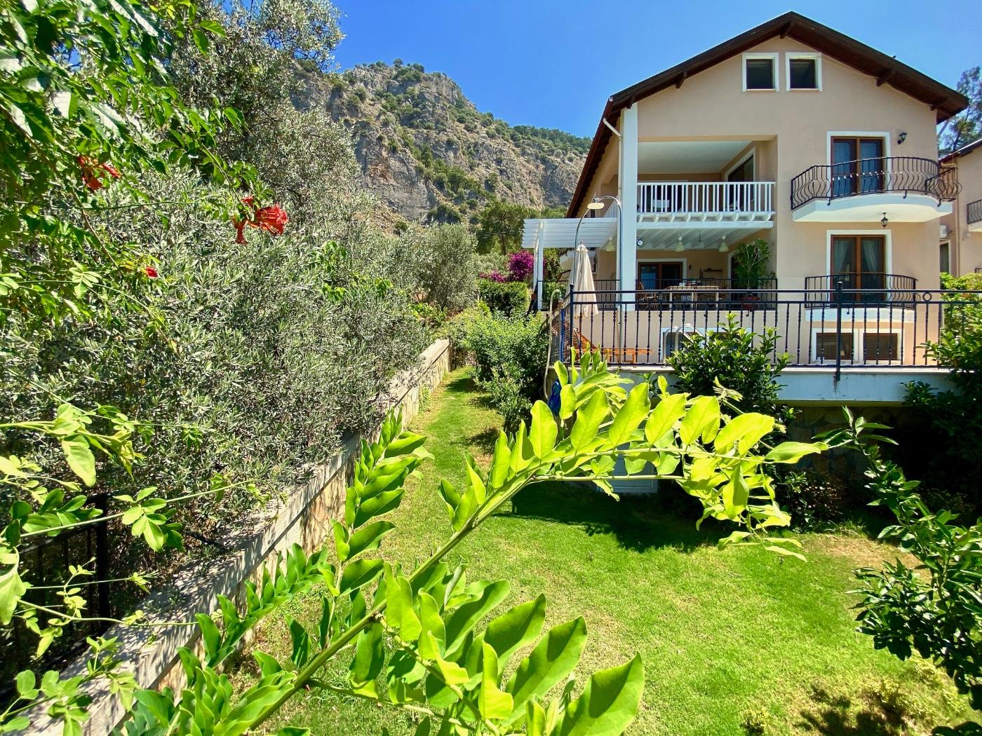 Fethiye Göcek'te Deniz Manzaralı, Özel Havuzlu, Konforlu Villa-17642