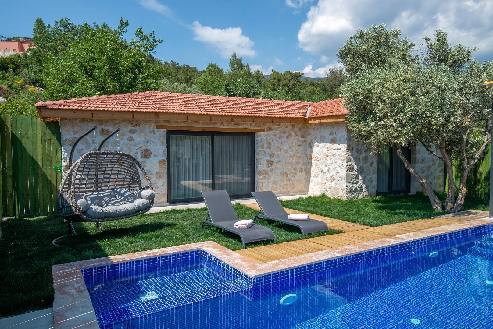 Kaş İslamlar'da Doğa ve Deniz Manzaralı, Özel Havuzlu, Jakuzili Villa
