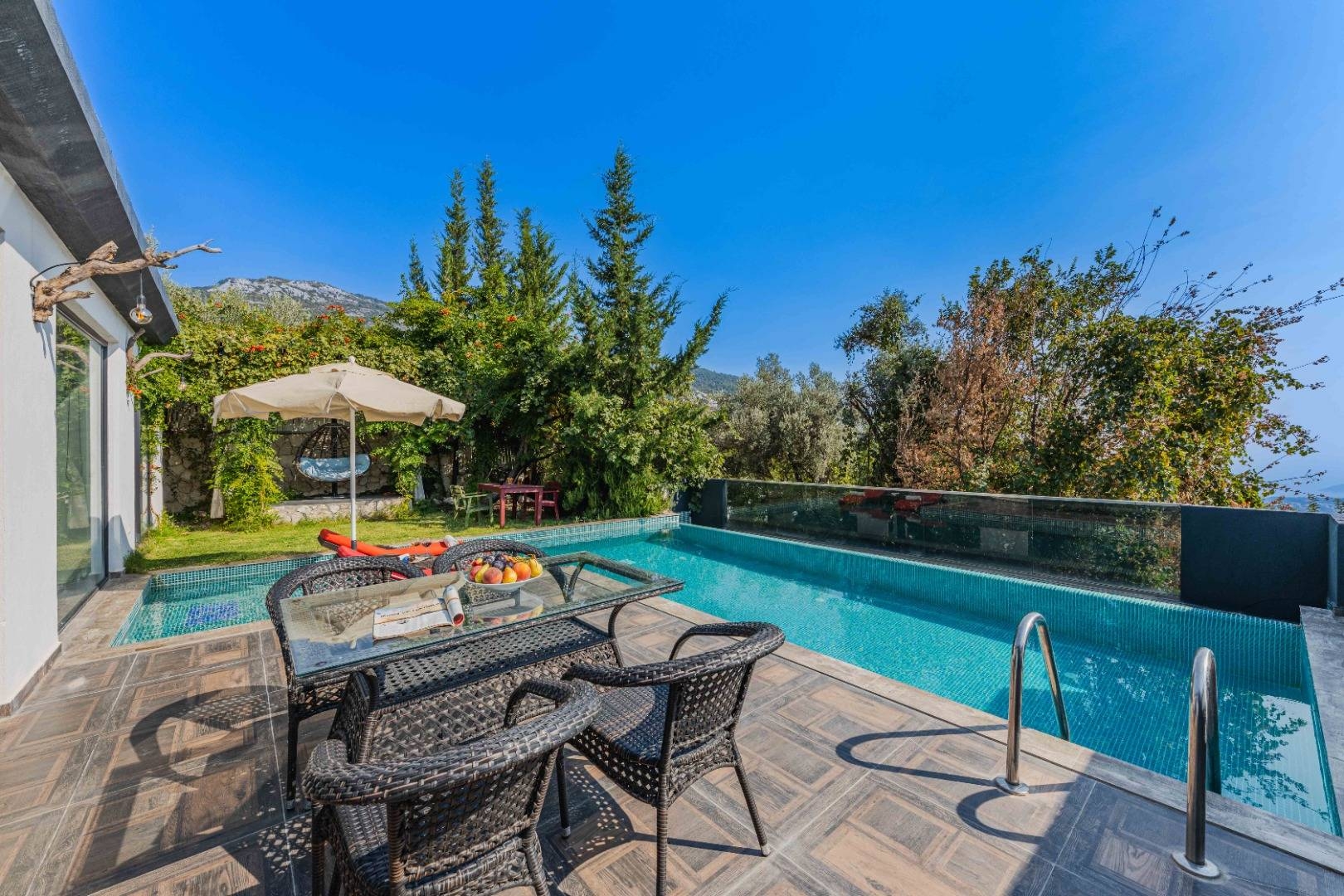 Kaş İslamlar'da Huzurlu Doğada, Isıtmalı Havuzlu, Şık Villa