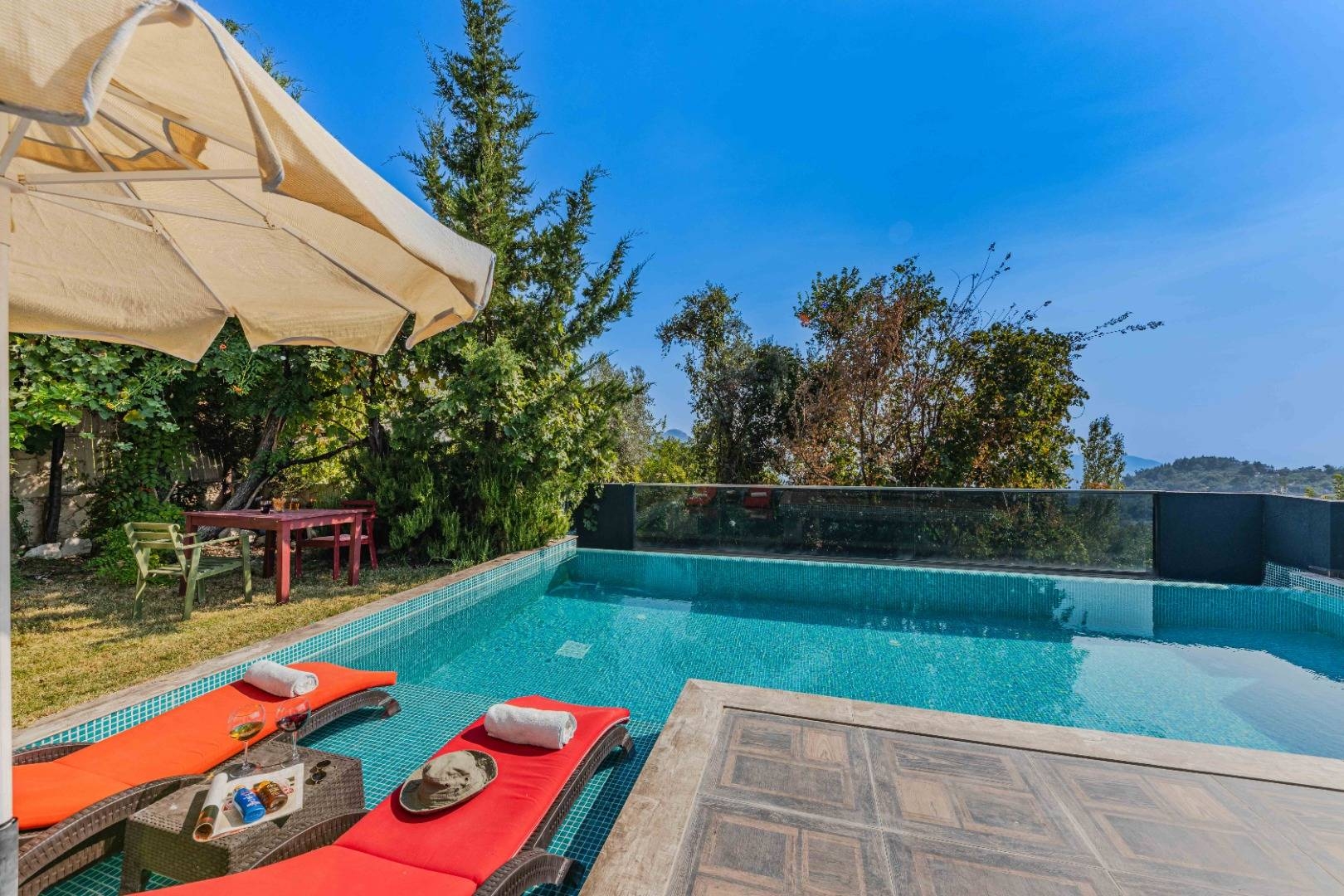 Kaş İslamlar'da Huzurlu Doğada, Isıtmalı Havuzlu, Şık Villa