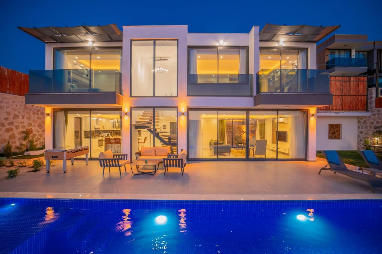 Kaş Kalkan'da Lüks Dizayn Edilmiş, Korunaklı Havuzlu, Şık Villa-29239