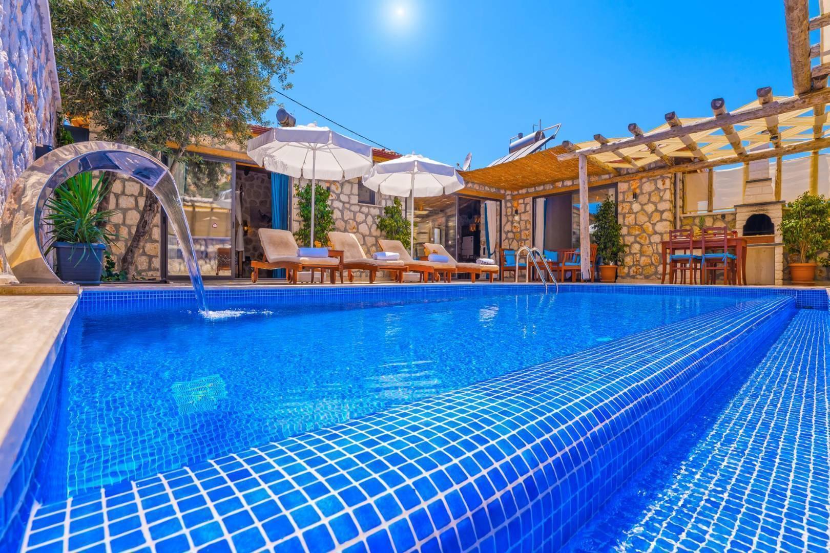 Kaş Bezirgan'da Taş Mimarili, Özel Havuzlu, Konforlu Villa-28062