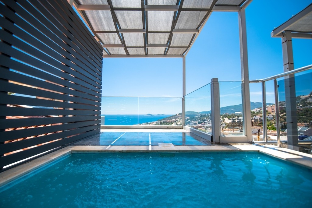 Kaş Kalkan'da Merkeze ve Denize Yakın Konumda, Ferah Tatil Evi