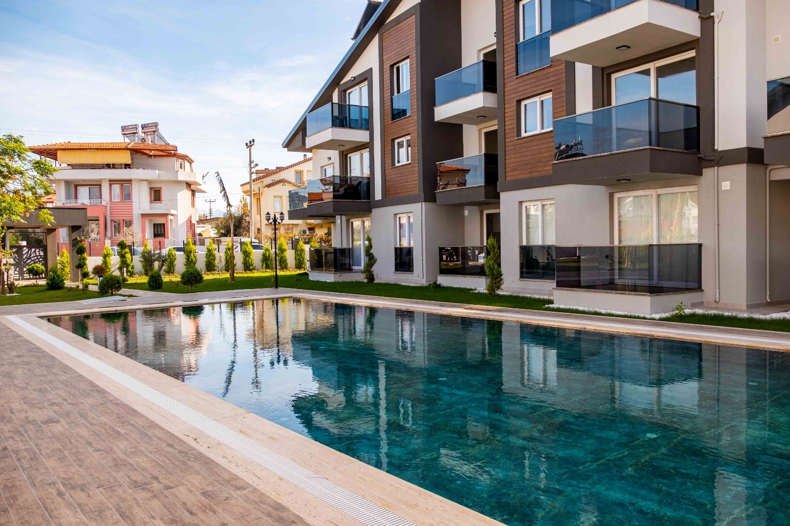 Fethiye'de Çalış Plajına Yakın, Ortak Havuzlu Site İçinde Dubleks Ev