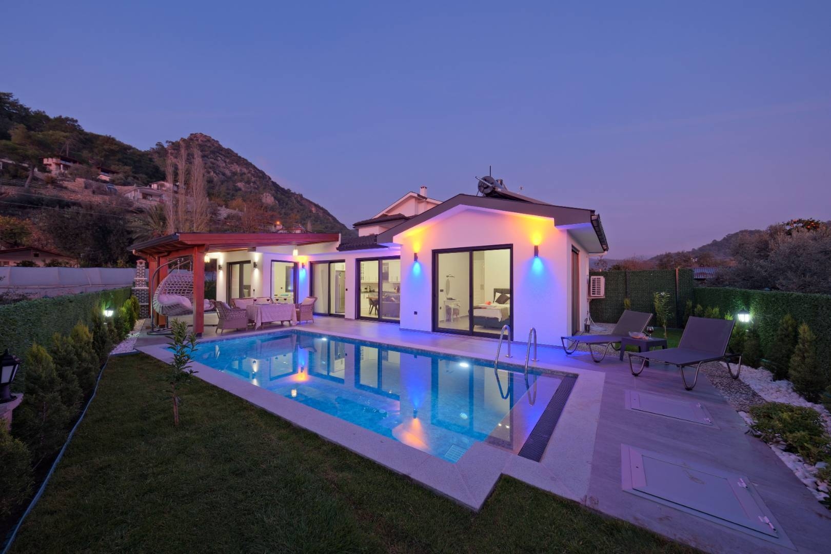 Fethiye İnlice'de Şehrin Gürültüsünden Uzakta, Özel Havuzlu, Şık Villa